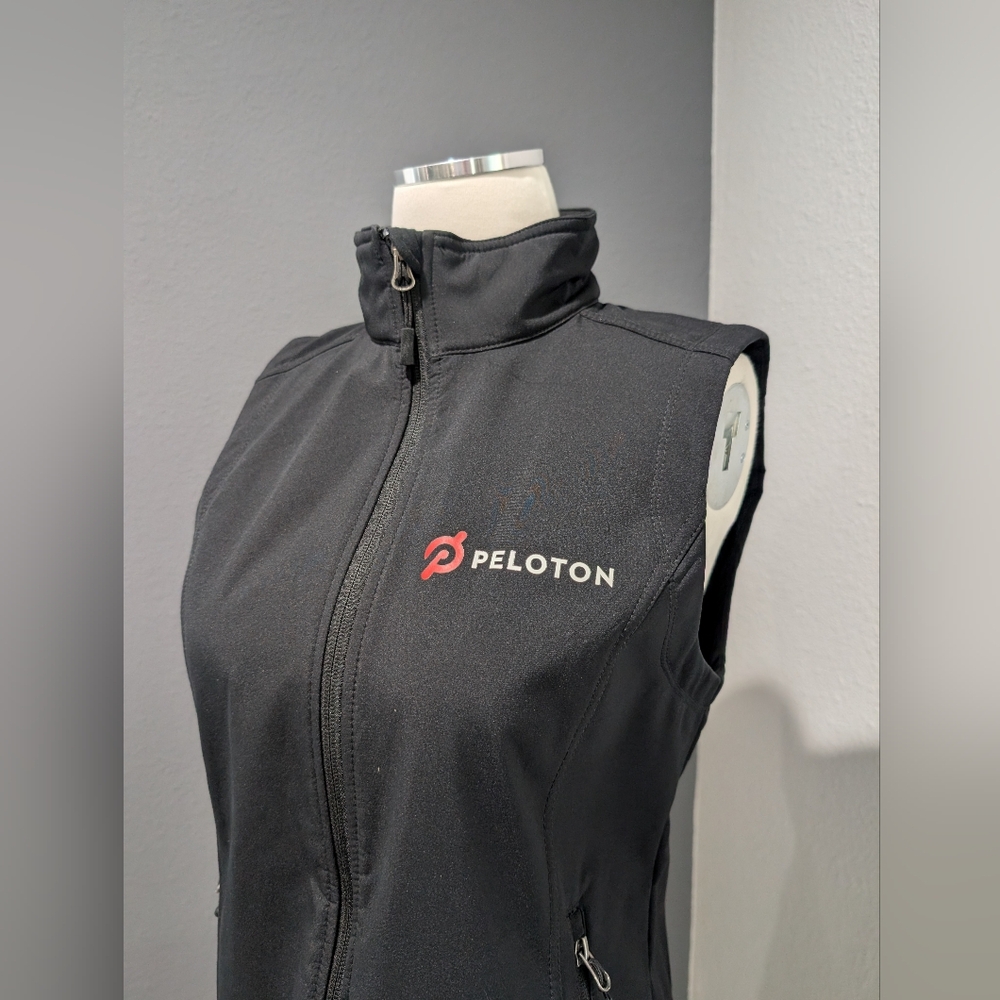 Peloton x Port Authority Black Softshell Vest - Ladies Medium - Full Zip - Picture 3 of 10